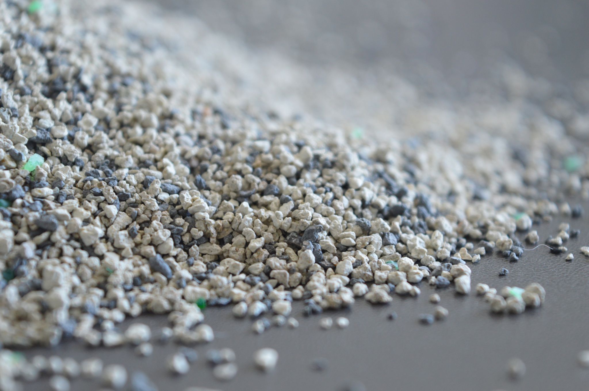 Broken Bentonite Cat Litter